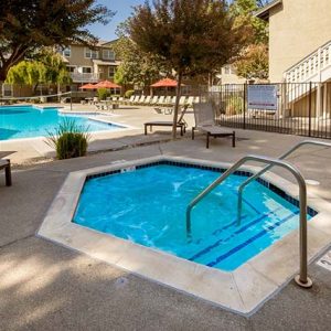 Community Pool & Jacuzzi